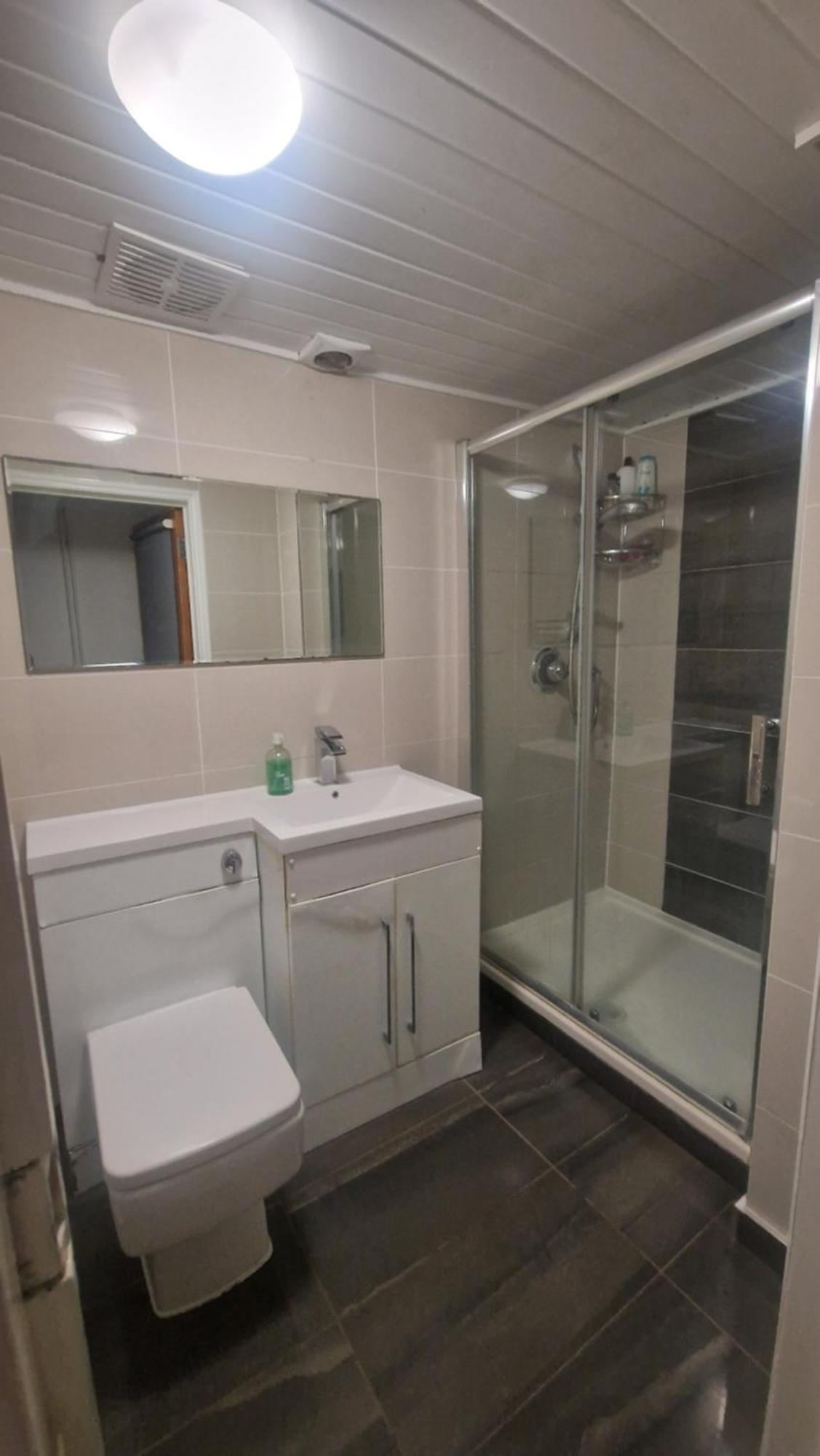 ווינדזור Comfort Sleep - Rooms With Shared Facilities מראה חיצוני תמונה